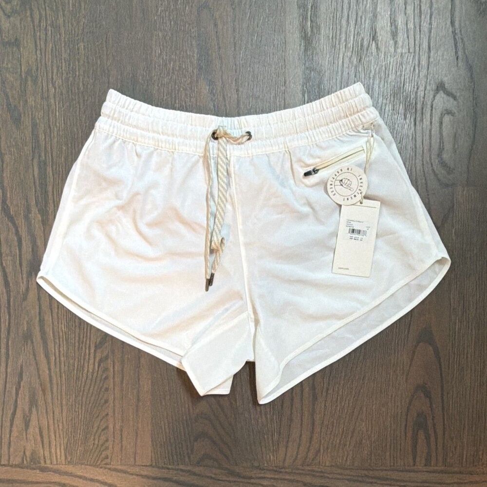 VUORI Clementine 2.0 Short 4 White Athletic Running Shorts Women Size Small NWT